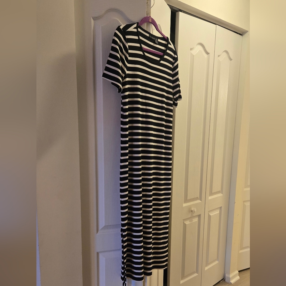 Tahari Black and White Midi Sheath Dress with Short Sleeves